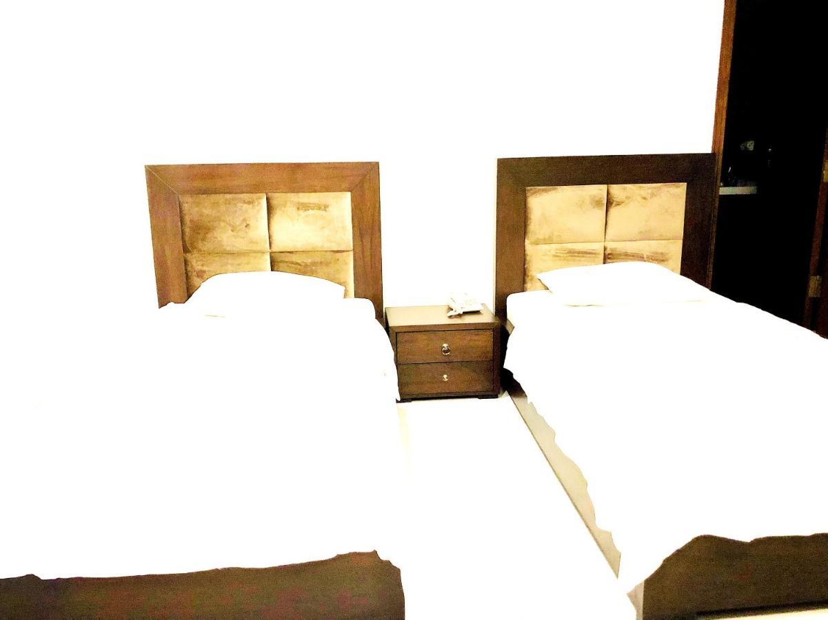 Jade Dragon Hotel Dha Lahor Dış mekan fotoğraf