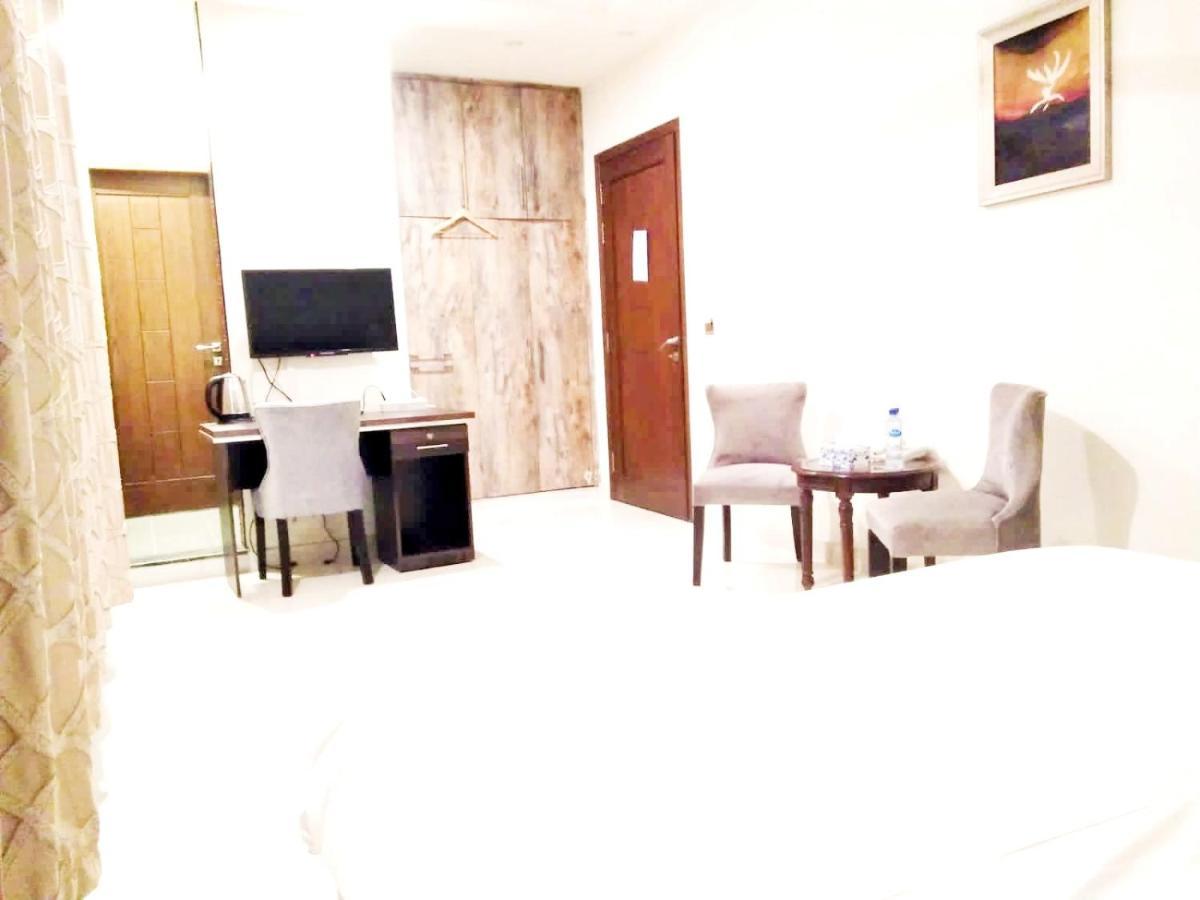 Jade Dragon Hotel Dha Lahor Dış mekan fotoğraf
